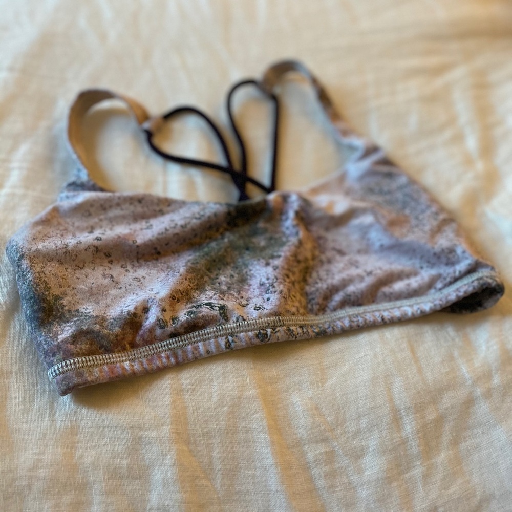 Lululemon sports bra